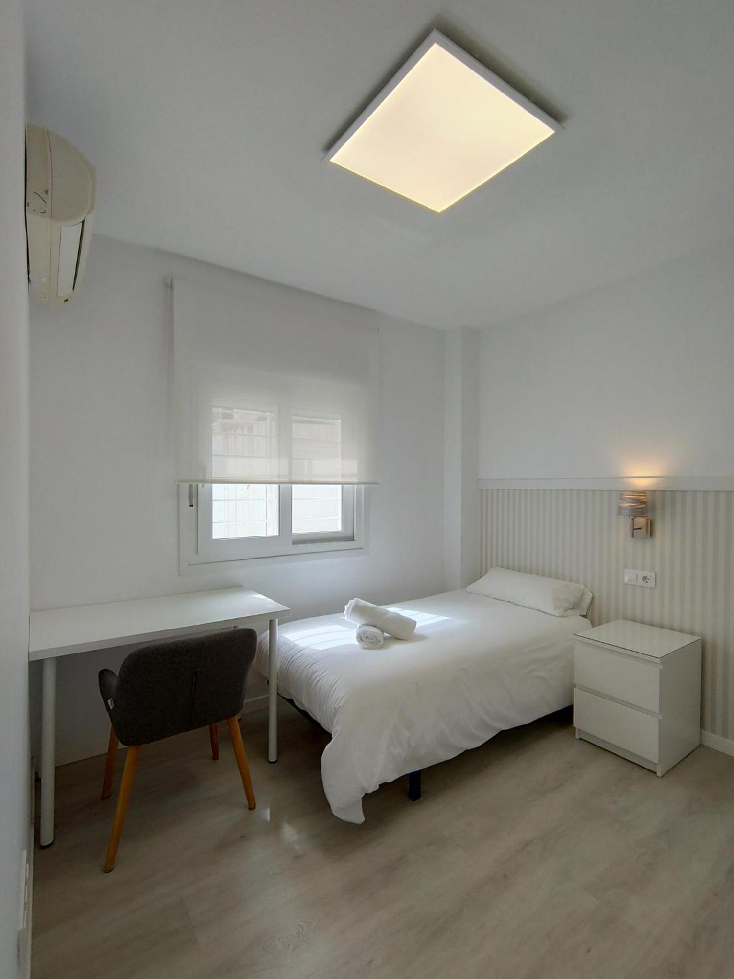 Casa Mallen, Con Amplia Terraza, En El Barrio De Nervion Севиля Екстериор снимка