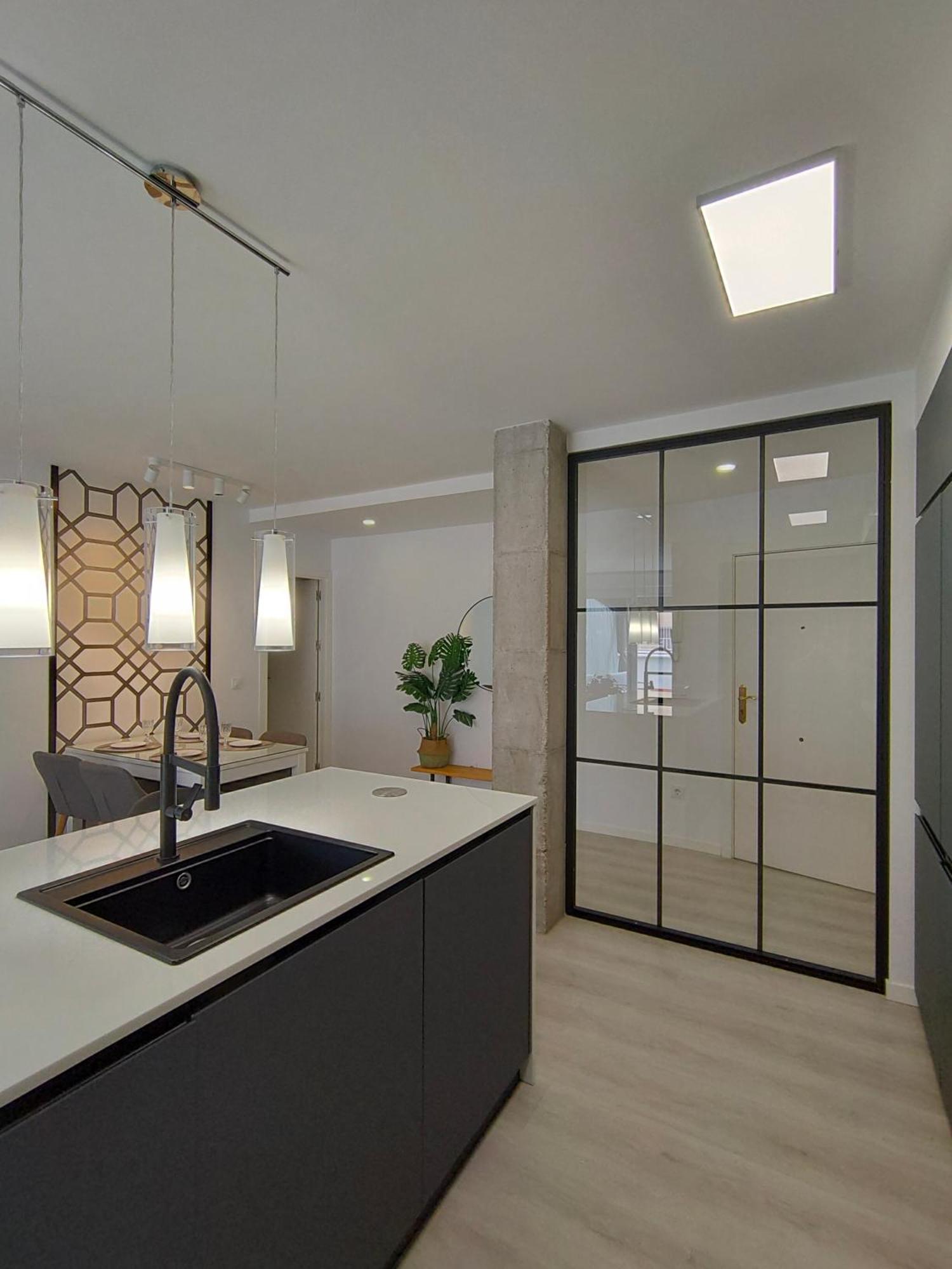 Casa Mallen, Con Amplia Terraza, En El Barrio De Nervion Севиля Екстериор снимка